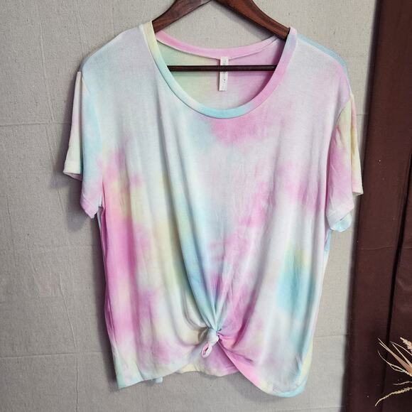 Mia & Tess Women's Blouse Size L Tie Dye Blue Pink NWT Knot Front  Lightweight - Picture 2 of 11